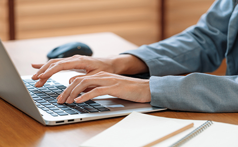 ?？谧?cè)運(yùn)輸公司所需的材料