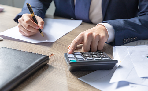 ?？谧庸咀缘膬?yōu)勢