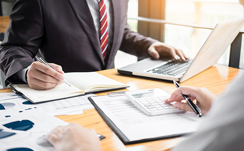 ?？谝话愎咀N費(fèi)用