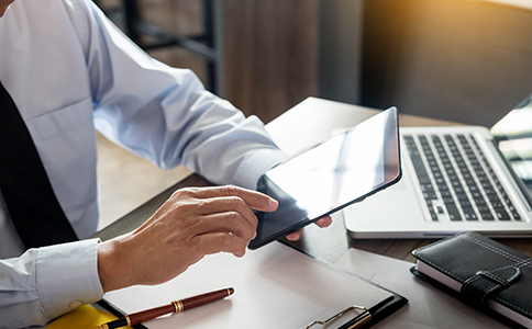 ?？谧云囎赓U公司