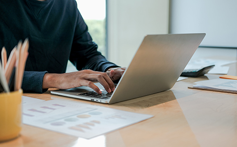 ?？谧?cè)公司