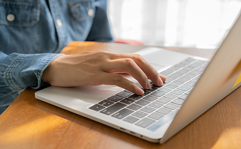 影響?？诠咀赞k理價格浮動的關鍵因素